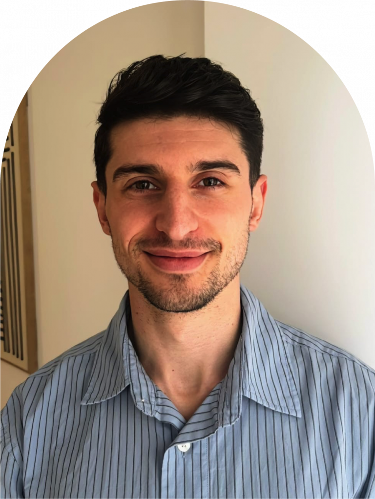 Portrait de Tristan Bonheme, chiropracteur à Marseille 13007 - spécialiste des douleurs de dos, cervicales et articulaires